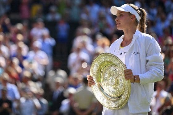 Rybakina recorda a conquista em Wimbledon: «Não me sentia uma jogadora top»