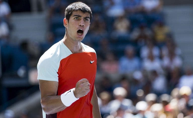 Baez lesiona-se, desiste segundos depois e Alcaraz segue para a 2.ª ronda do US Open