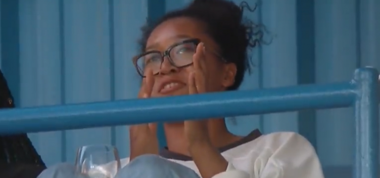 [VÍDEO] Naomi Osaka vibrou nas bancadas… como fã número um de Serena Williams