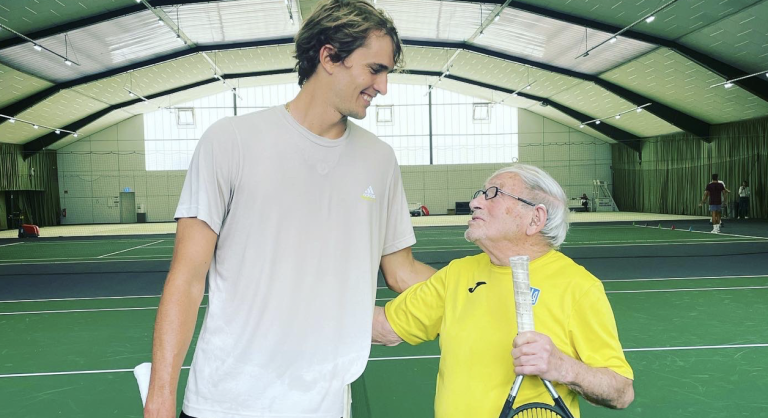 Que bonita imagem! Zverev treinou com o famoso tenista ucraniano de 98 anos