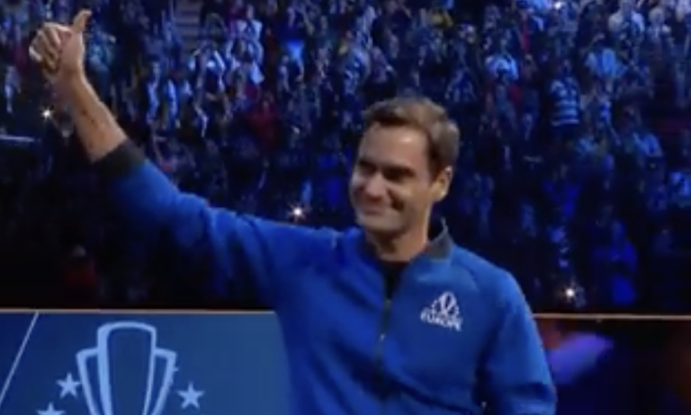 [VÍDEO] A ovação arrepiante que Federer recebeu a entrar na O2 Arena