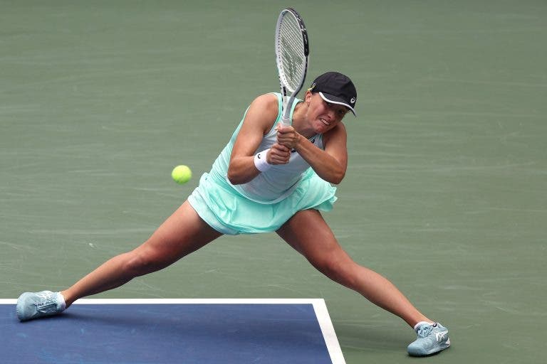 Kvitova aponta diferenças: «Swiatek tem um ténis ao estilo do circuito masculino»