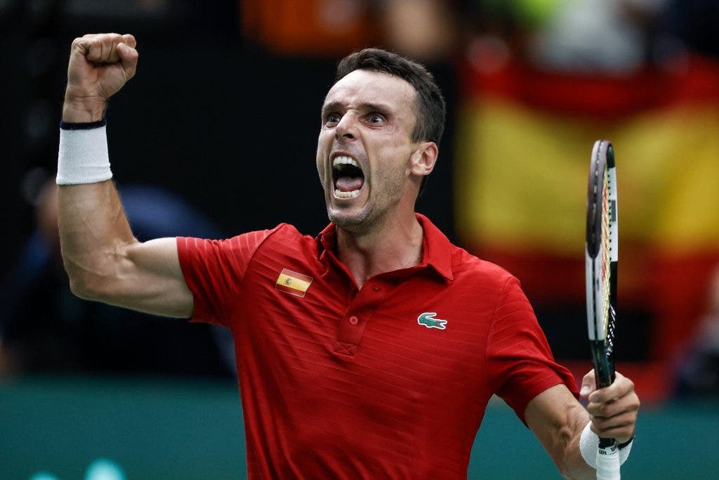 Spanien, Italien, Deutschland und die Vereinigten Staaten gingen am zweiten Tag des Davis-Cup-Finales als Sieger hervor