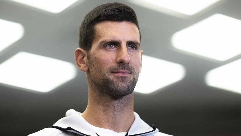 Djokovic já está em Israel e afasta preocupação quanto ao pulso direito