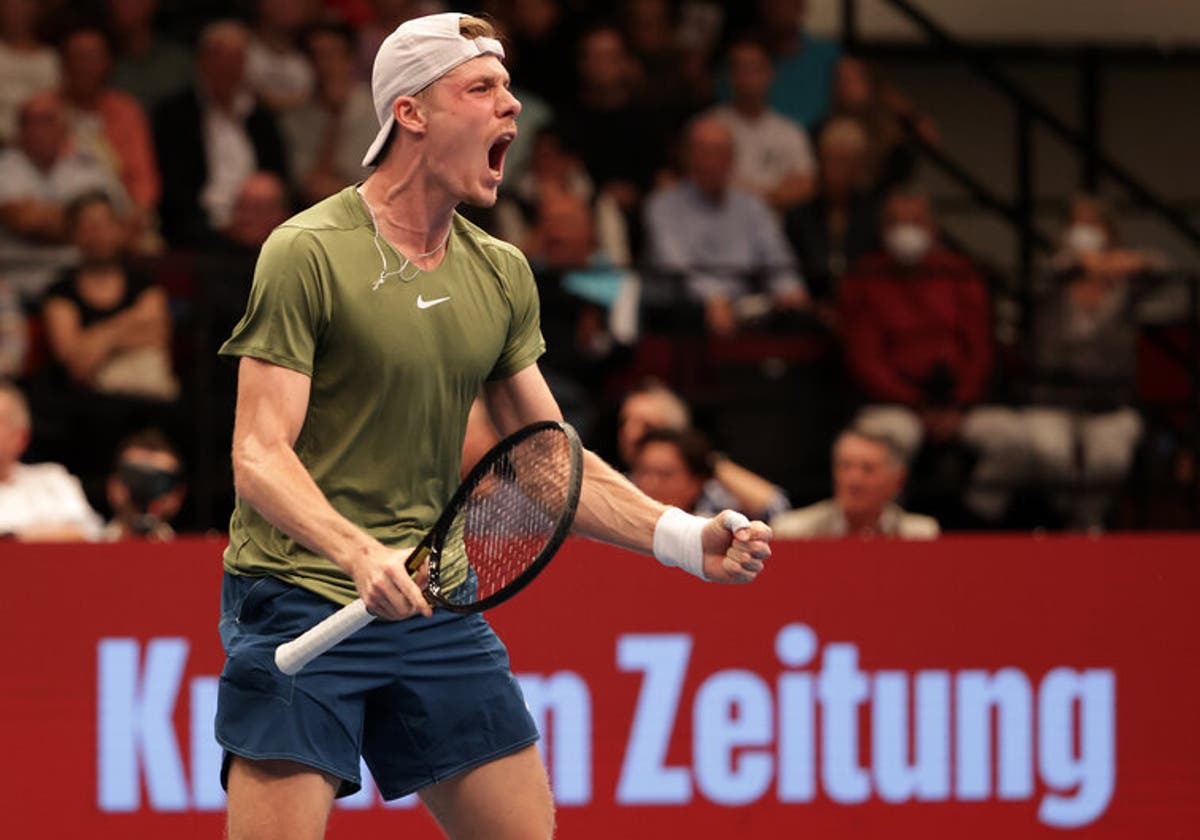 Medvedev vence Tsitsipas e enfrentará Sinner na final do ATP 500 de Viena