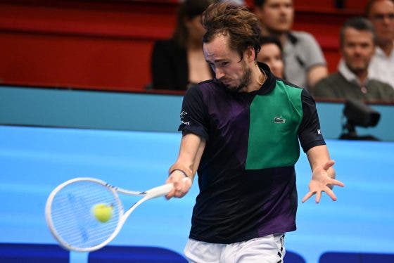 Medvedev faz de Dimitrov uma presa fácil em Viena e marca lugar na final
