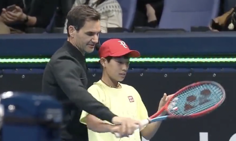 [VÍDEO] Jovem campeão japonês recebeu dicas preciosas do ‘treinador’ Federer