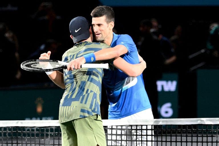 A forma original como Rune deu os parabéns a Djokovic pelo título no Australian Open