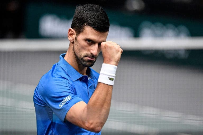 Djokovic bate Tsitsipas em duelo fabuloso e está na final de Paris pela 8.ª vez