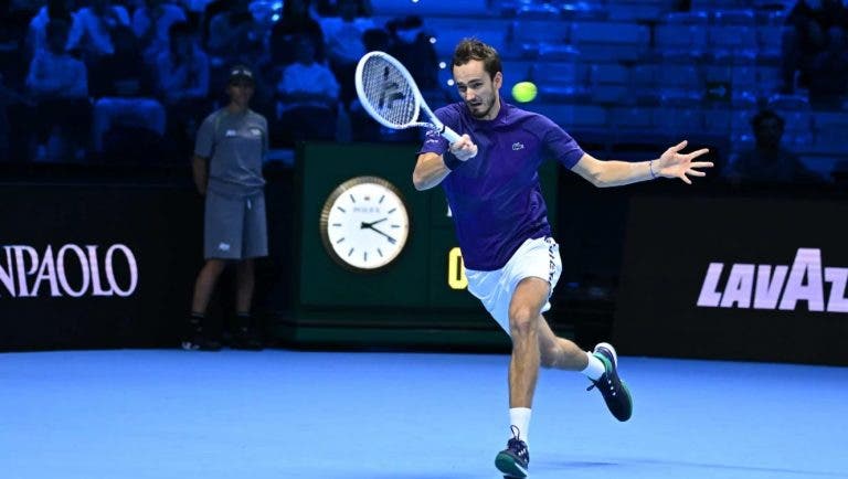 Medvedev rendido: «Djokovic está num campeonato à parte com Nadal e Federer»
