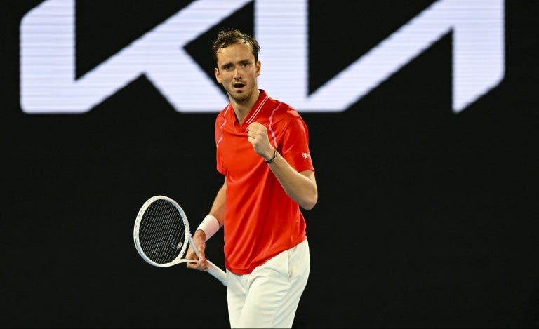 Cuidado com ele: Medvedev impressiona e cede apenas três jogos na estreia no Australian Open