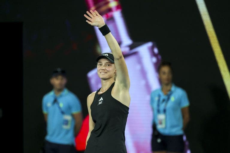 Rybakina com olhos em novo título do Grand Slam: «Ainda não estou no topo da minha carreira»