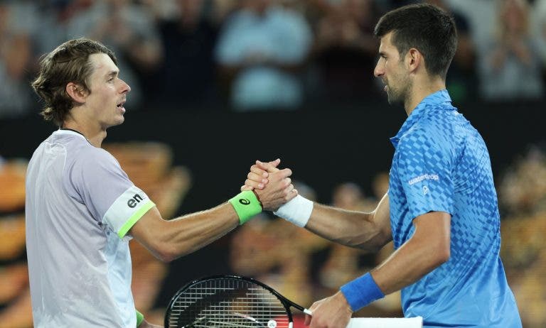 De Minaur rendido a Djokovic: «Nunca defrontei ninguém com este nível de ténis»