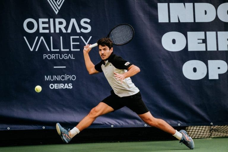 Domingues derrotado na segunda ronda do Indoor Oeiras Open