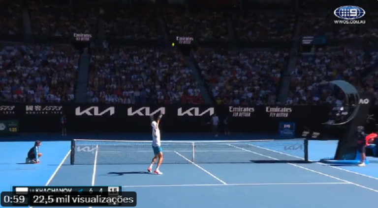 [VÍDEO] Tsitsipas ‘roubou’ ponto inacreditável no Australian Open