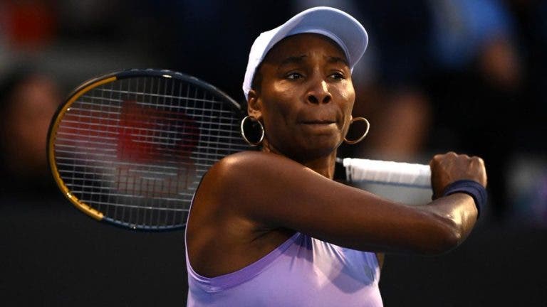 Venus Williams, de 42 anos, regressa à relva com derrota frente a tenista 25 (!) anos mais nova