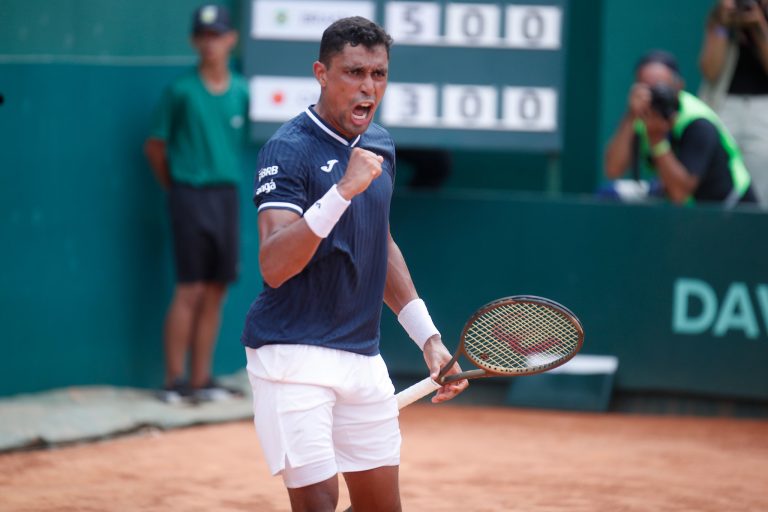 Thiago Monteiro sofre, mas bate Cui e abre vantagem para Brasil na Copa Davis