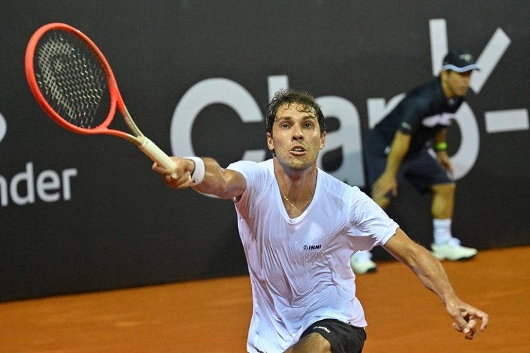 Eduardo Ribeiro esboça reação, mas perde para Gaston no quali do Rio Open
