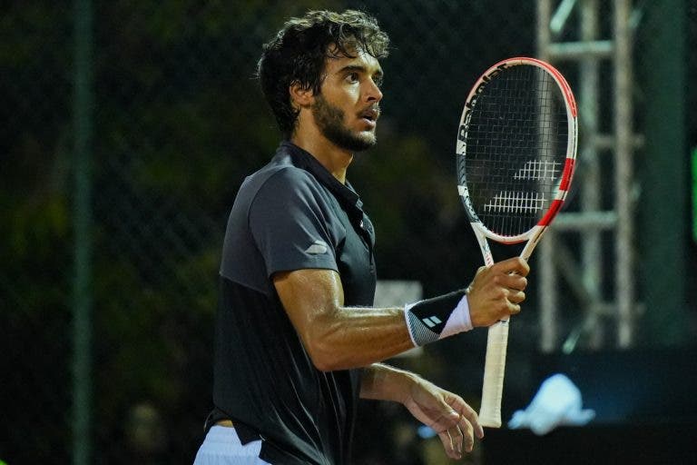 Francisco Cabral entra com vitória no ATP de Santiago
