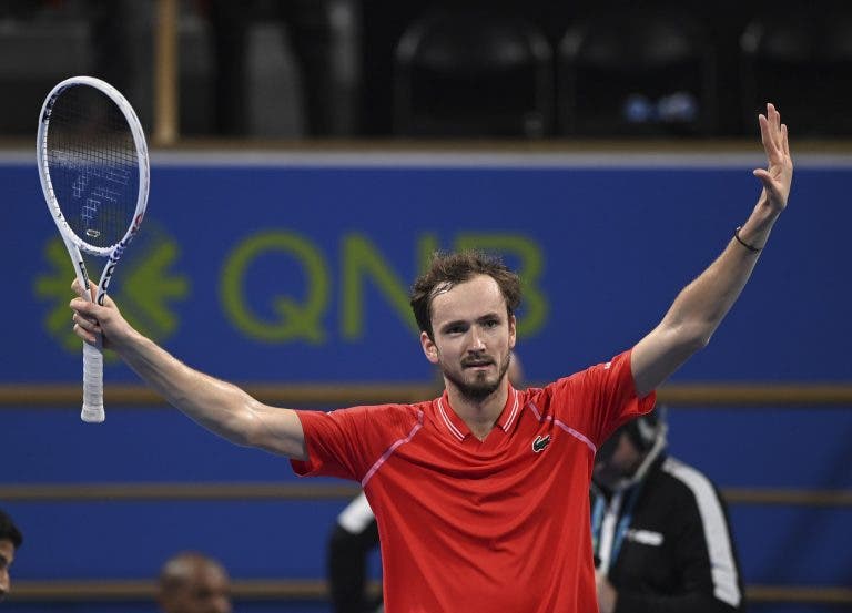 Medvedev trava Murray e conquista em Doha segundo título em duas semanas