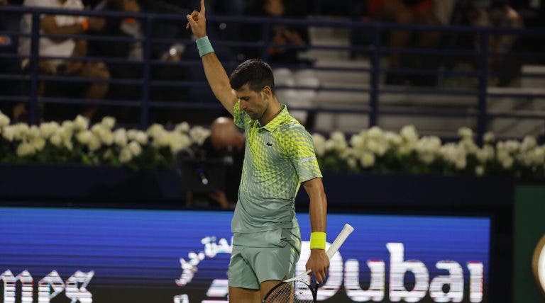 Djokovic apaga sinais de ferrugem e dá show rumo aos ‘quartos’ no Dubai