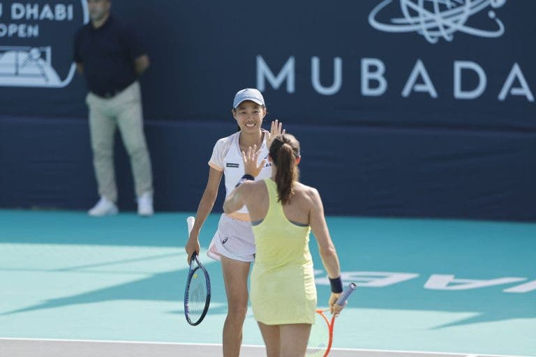 Luisa Stefani e Shuai Zhang avançam às semis em Abu Dhabi