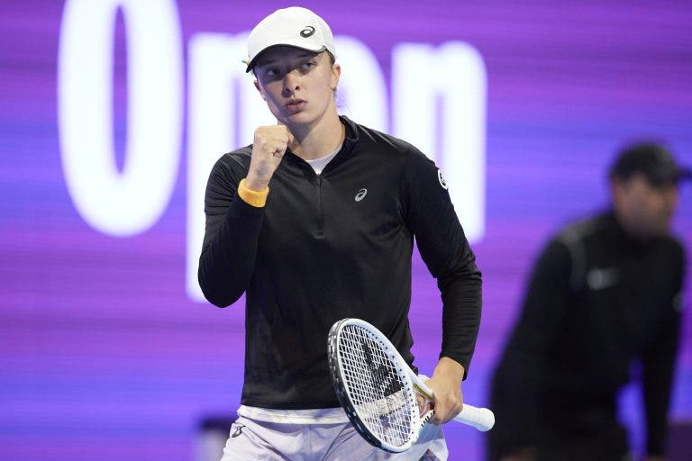 Pegula rendida à perfeição de Swiatek na final de Doha