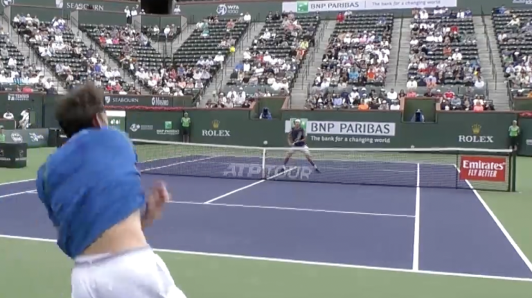 [VÍDEO] Medvedev odeia os courts de Indian Wells mas celebrou ponto incrível