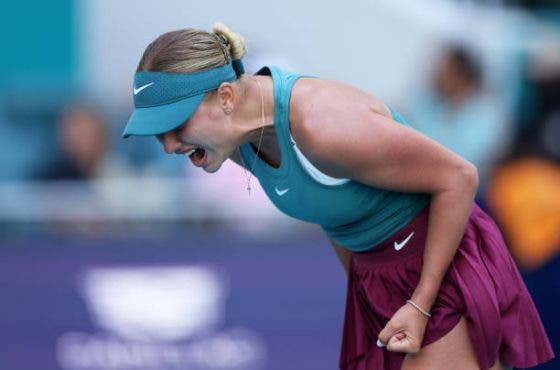 Potapova imune a polémicas surpreende Gauff rumo aos ‘oitavos’ em Miami