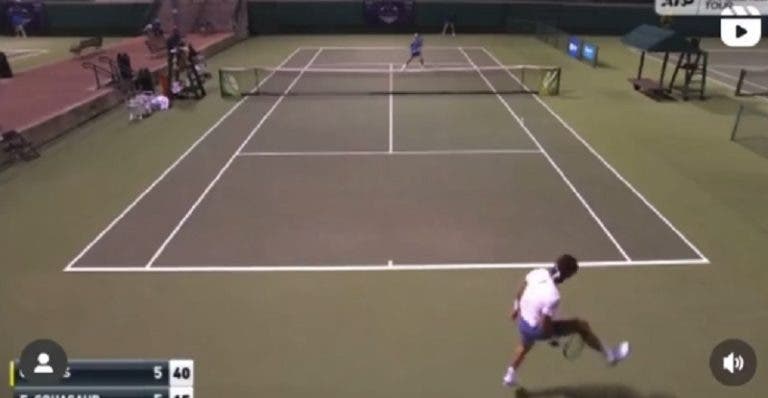 [VÍDEO] What? Gastão Elias dispara um dos shots do ano no Texas