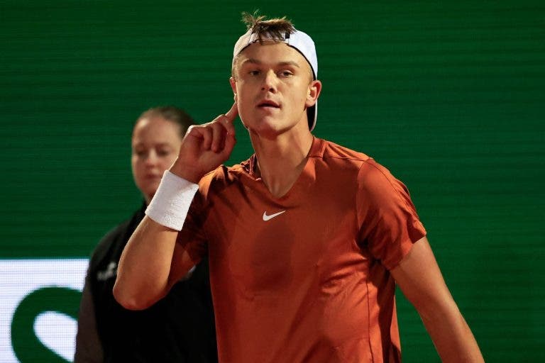 DE LOUCOS! Rune bate Sinner num duelo que teve tudo e está na final de Monte Carlo