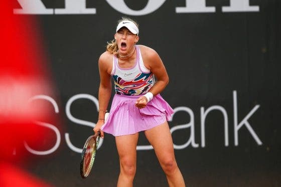 Mirra Andreeva soma primeira vitória em quase três meses e avança em Rouen