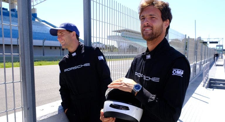 [VÍDEO] Antes de se defrontarem em court, Sousa e Ruud aceleraram na pista