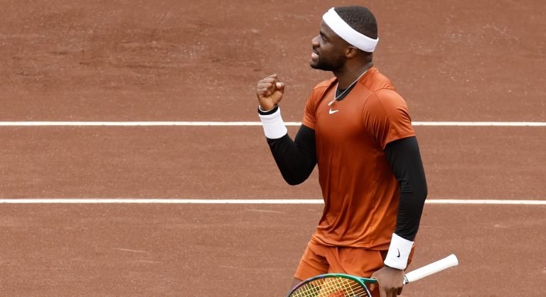 Houston conclui duas rodadas em um dia, com Tiafoe em destaque