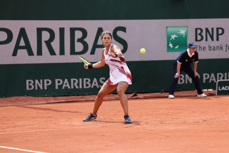 Carol Meligeni estreia com boa vitória no quali de Roland Garros