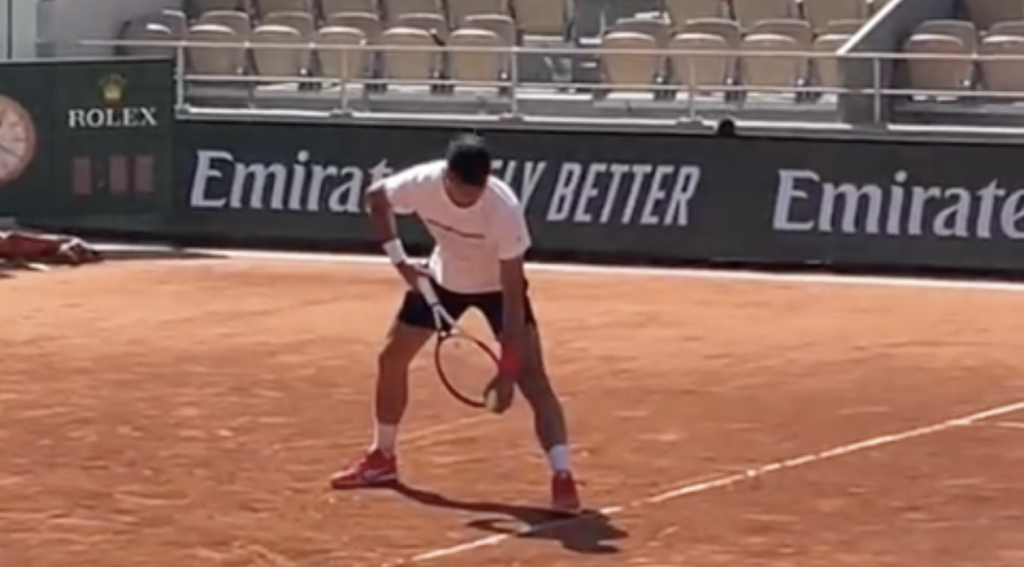 [VÍDEO] Djokovic voltou às suas famosas imitações: adivinha quem é este jogador?