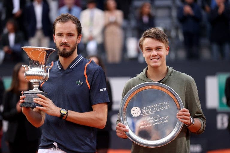 Rune não hesita em colocar Medvedev no lote de favoritos em Roland Garros
