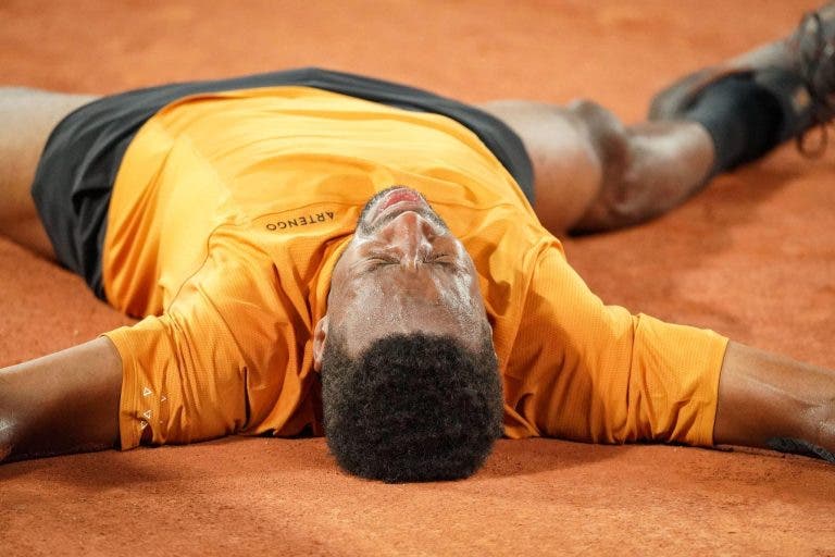 Monfils desiste de Roland Garros com rotura no pulso direito