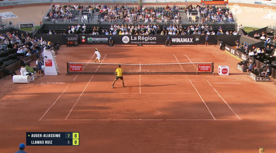 O que foi isto? Jovem espanhol faz um dos pontos do ano frente a Aliassime em Lyon