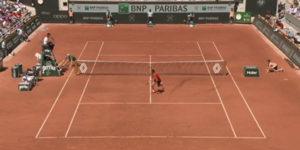 [VÍDEO] Davidovich passou Djokovic com shot incrível à volta da rede em Roland Garros