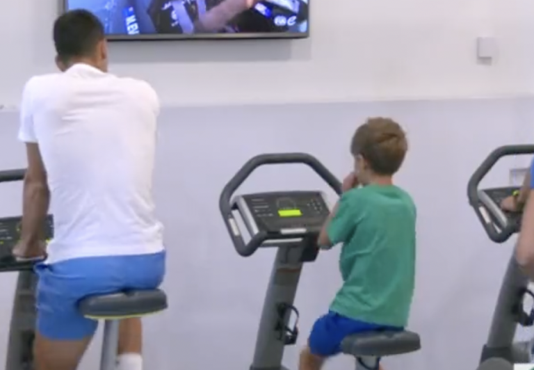 [VÍDEO] Djokovic teve um parceiro muito especial no aquecimento em Roland Garros