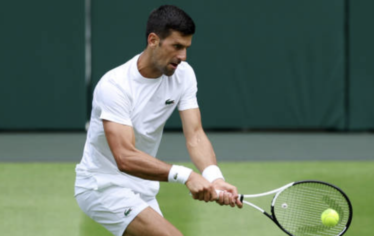 Djokovic bate Tiafoe no seu único encontro em relva antes de Wimbledon