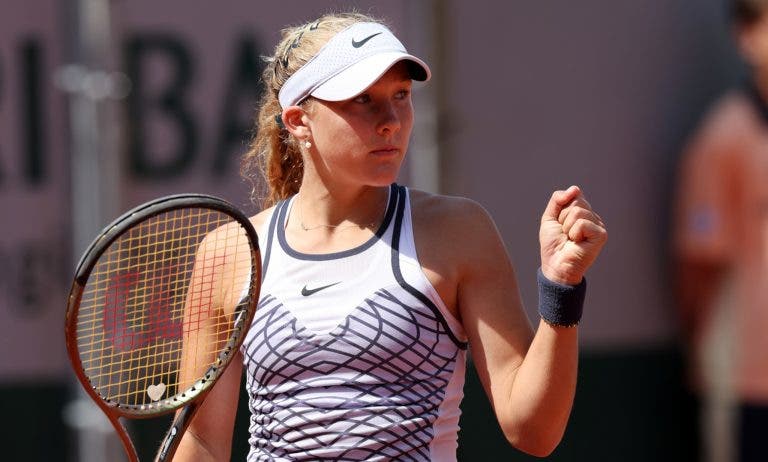 Andreeva volta a arrasar e já está na terceira ronda de Roland Garros aos 16 anos