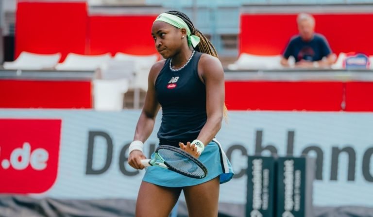 Gauff sofre derrota pesada com direito a ‘pneu’ e cai em Berlim