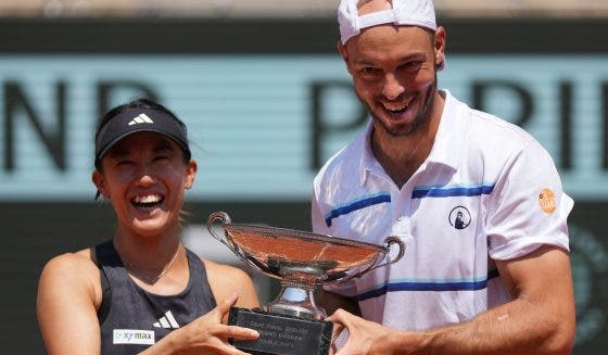 Após desqualificação polémica, Kato acaba campeã de pares mistos ao lado de Puetz
