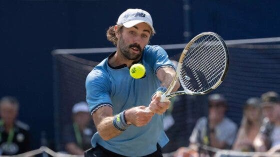 Thompson banaliza Fritz no Queen’s Club rumo às maiores ‘meias’ da carreira