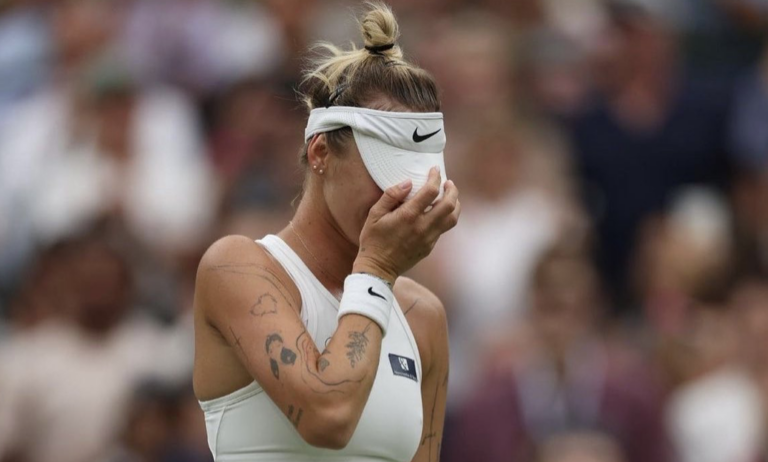 [VÍDEO] O match point que deu a Vondrousova um título histórico em Wimbledon