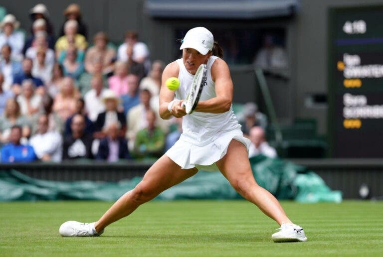 Antiga tenista britânica sem dúvida: «É só uma questão até Swiatek ganhar Wimbledon»