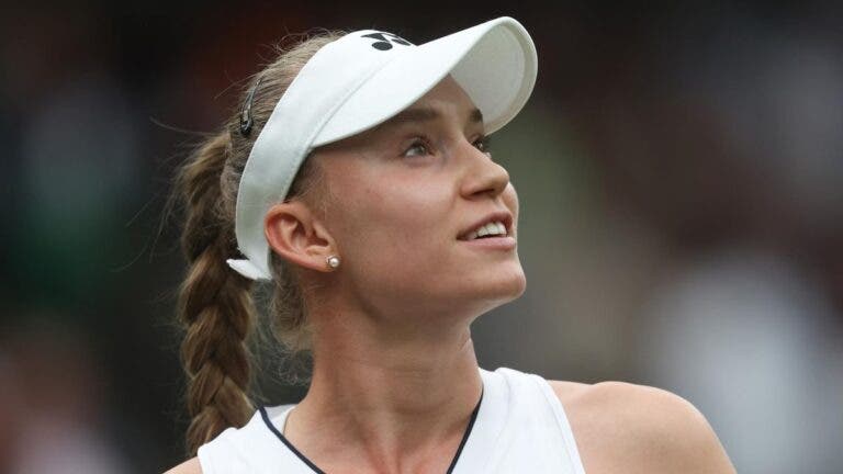 Rybakina ativa modo destruidor e arrasa Boulter num ápice em Wimbledon