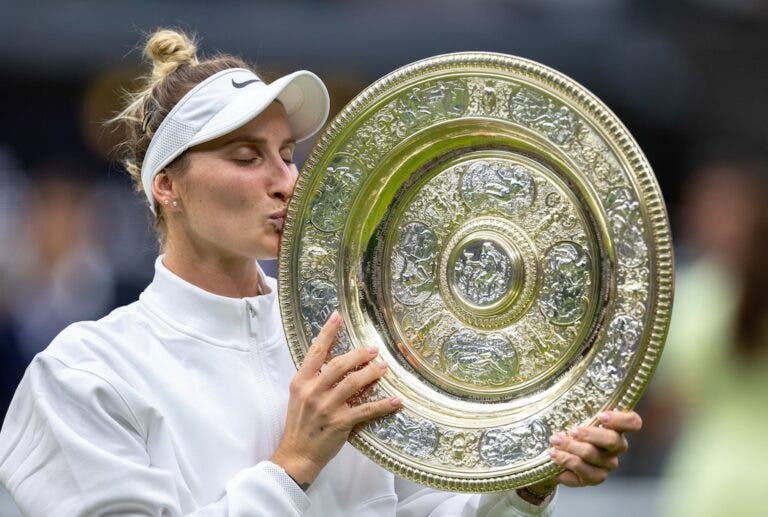 Vondrousova nem acredita que é campeã de Wimbledon: «Estava com gesso há um ano»